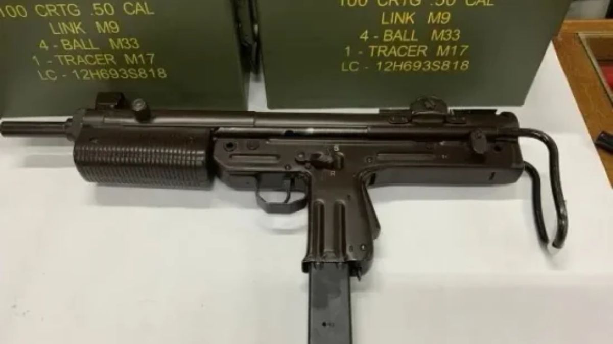 De la Comisaría desaparecieron cinco subfusiles FM K3, tipo ametralladora; un Fusil Automático Ligero (FAL) y al menos dos pistolas .9 mm. De la Comisaría desaparecieron cinco subfusiles FM K3, tipo ametralladora; un Fusil Automático Ligero (FAL) y al menos dos pistolas .9 mm.