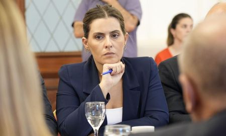 Para Cattalini, la renuncia de Bailaque, aunque tardía, representa un reconocimiento tácito de culpabilidad. Para Cattalini, la renuncia de Bailaque, aunque tardía, representa un reconocimiento tácito de culpabilidad.
