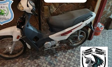 Santa Fe: la moto que los ladrones menores de edad abandonaron fue devuelta a sus dueños Santa Fe: la moto que los ladrones menores de edad abandonaron fue devuelta a sus dueños