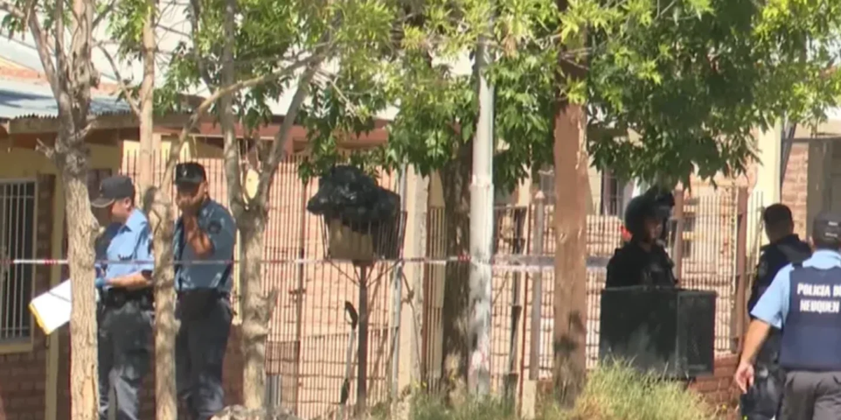 El joven de Neuquén murió luego de engancharse con una reja.