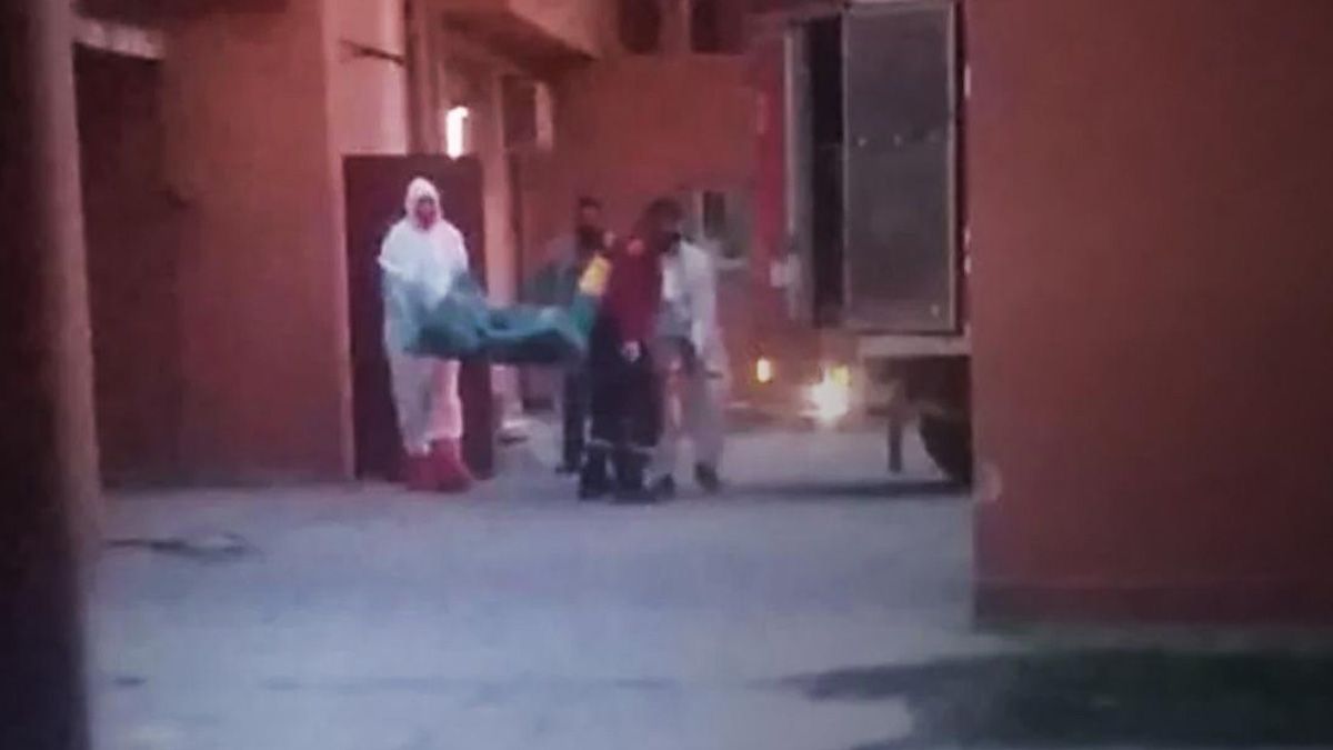 Ante los empleados del establecimiento