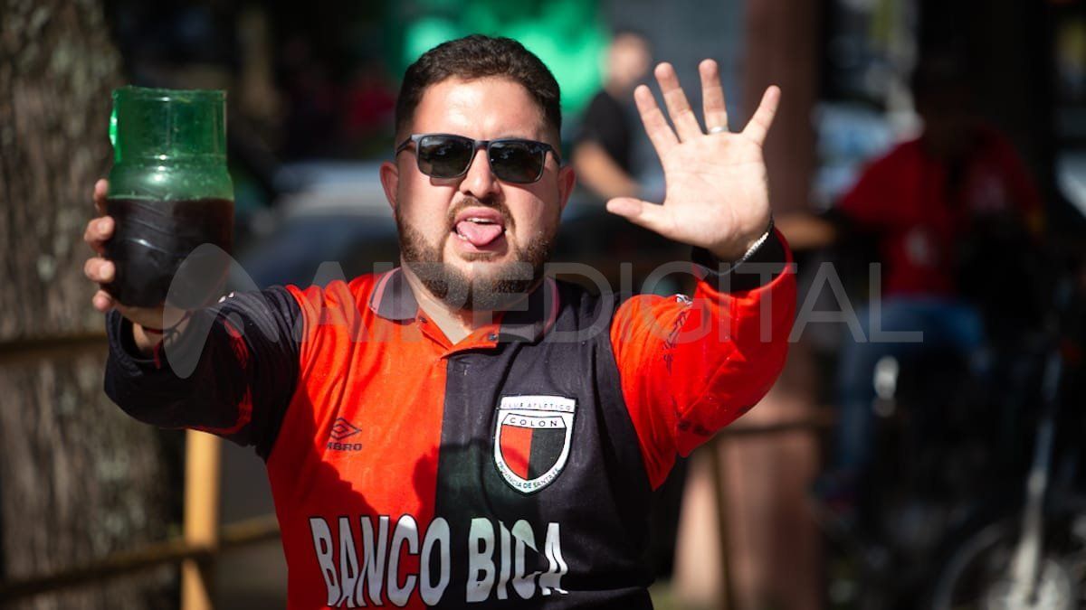 Los hinchas rojinegros tiñeron el sur de la ciudad con los colores del club sabalero.