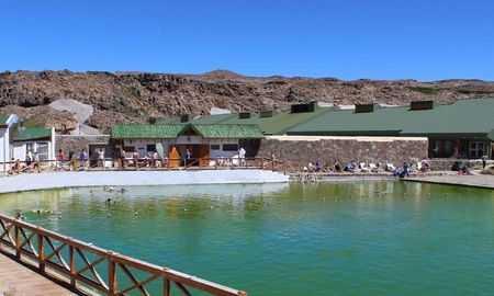 La composición química de las aguas de Copahue, ricas en litio y sílice, las posiciona entre las mejores del mundo para tratamientos del sistema nervioso y la recuperación de la piel. La composición química de las aguas de Copahue, ricas en litio y sílice, las posiciona entre las mejores del mundo para tratamientos del sistema nervioso y la recuperación de la piel.