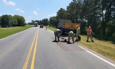 Ruta 11, a la altura de Colonia Silva, donde el joven se accidentó al toparse con un pozo. Ruta 11, a la altura de Colonia Silva, donde el joven se accidentó al toparse con un pozo.