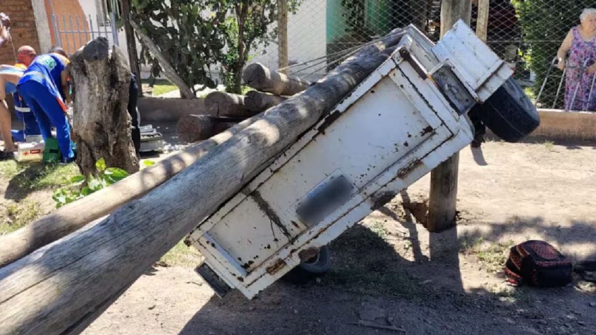 Una mujer murió al desprenderse el tráiler de una camioneta en Mendoza.