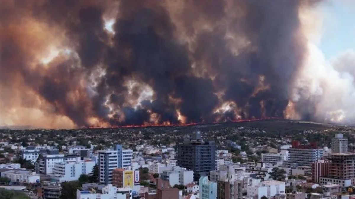 Incendios como el que ocurrió en Carlos Paz pueden llegar a ser cada vez más frecuentes por el avance del cambio climático. Incendios como el que ocurrió en Carlos Paz pueden llegar a ser cada vez más frecuentes por el avance del cambio climático.