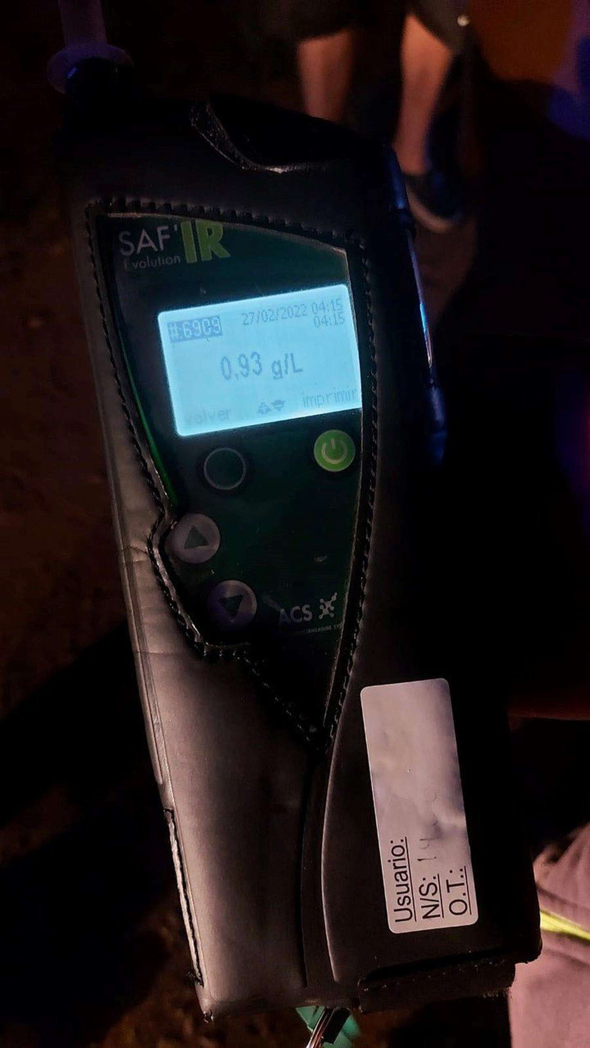 El test de alcoholemia del conductor que volc&oacute; dio positivo, con 0.93 gramos de alcohol por litro de sangre.