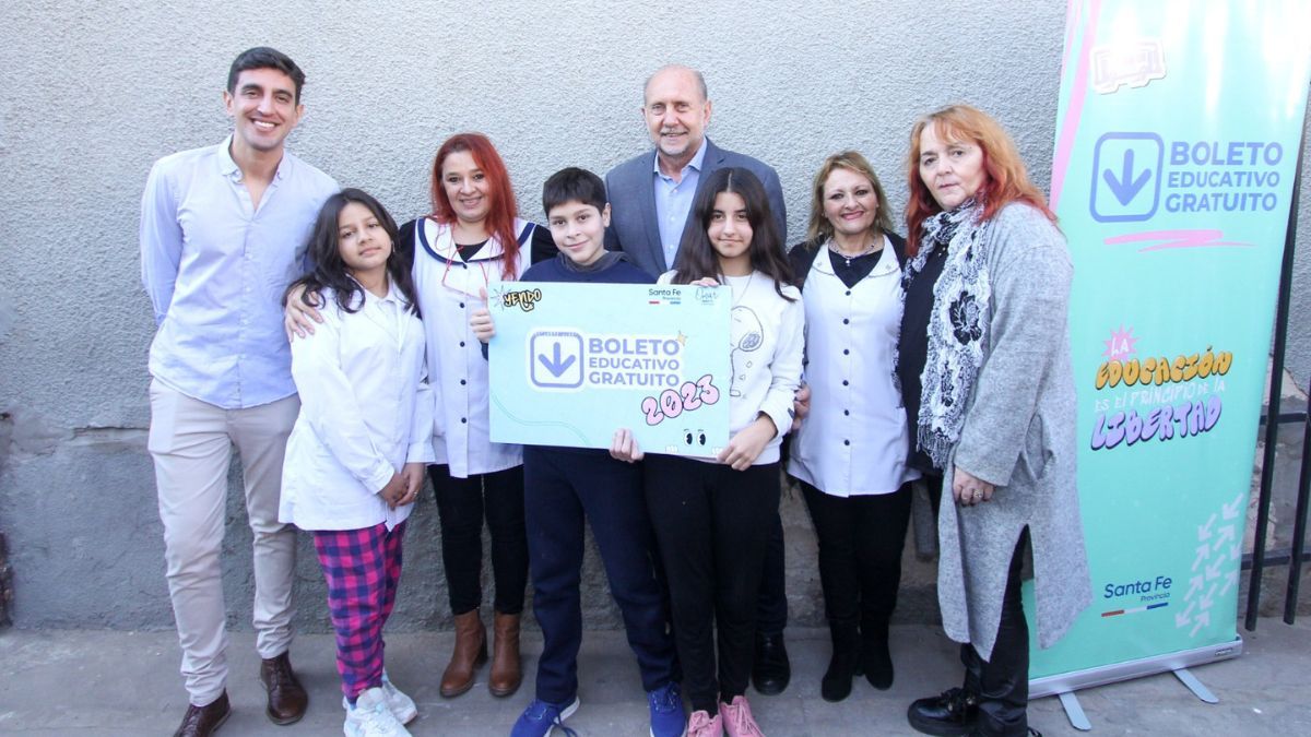 El gobernador Omar Perotti implementó el Boleto Educativo Gratuito en la provincia de Santa Fe. El gobernador Omar Perotti implementó el Boleto Educativo Gratuito en la provincia de Santa Fe.