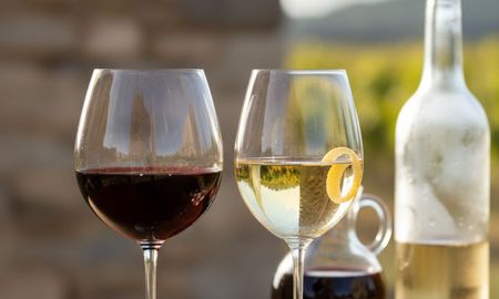 El vino que habían ingerido era blanco, según informaron fuentes policiales. Imagen ilustrativa. El vino que habían ingerido era blanco, según informaron fuentes policiales. Imagen ilustrativa.