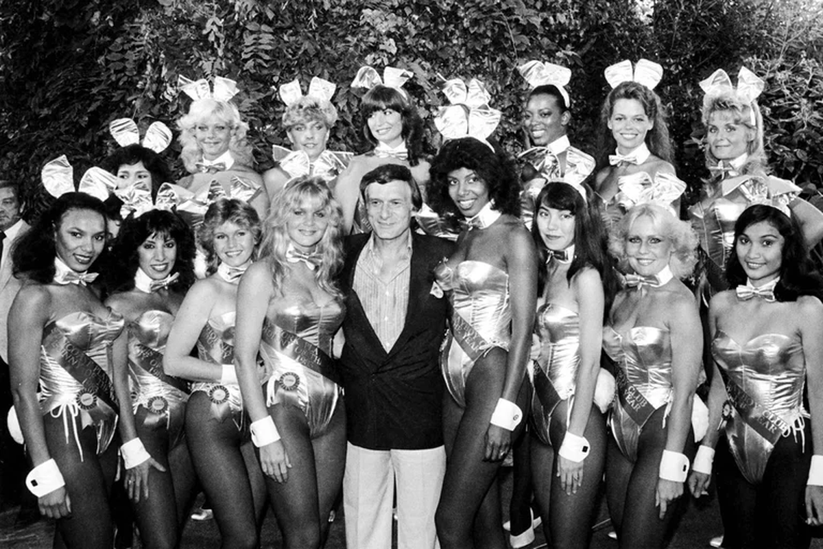 Hugh Hefner junto a sus conejitas PlayBoy.