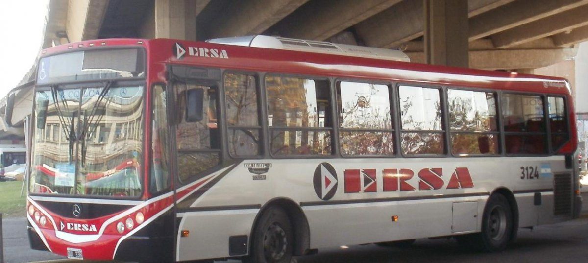 Un violento hecho en el servicio de transporte urbano sacudió la jornada laboral de un chofer de colectivos de la línea 9 de Santa Fe. Un violento hecho en el servicio de transporte urbano sacudió la jornada laboral de un chofer de colectivos de la línea 9 de Santa Fe.