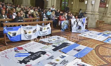 Archivo. Familiares de los tripulantes del ARA San Juan realizaron una marcha y una misa en Mar del Plata en mayo de 2018, al cumplirse seis meses de la desaparición del submarino. Archivo. Familiares de los tripulantes del ARA San Juan realizaron una marcha y una misa en Mar del Plata en mayo de 2018, al cumplirse seis meses de la desaparición del submarino.