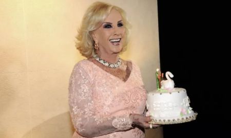 Mirtha Legrand celebra sus 99 años como la máxima figura del espectáculo. Mirtha Legrand celebra sus 99 años como la máxima figura del espectáculo.