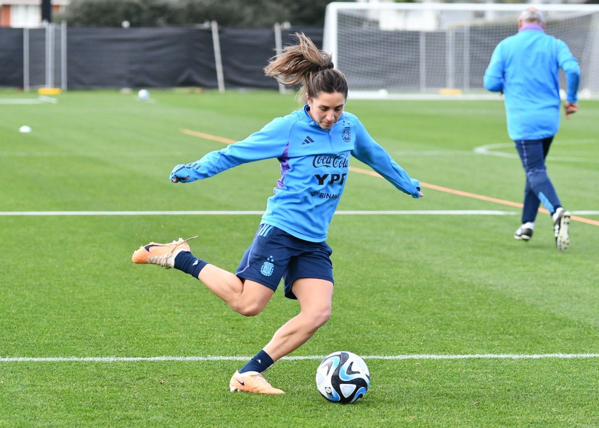 La Selección Argentina femenina volvió a entrenarse de cara al duelo frente a Suecia