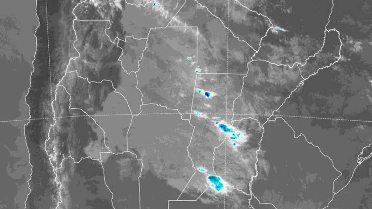 La imagen satelital muestra abundante nubosidad cubriendo todo el territorio provincial, con focos de inestabilidad activa en el norte y sur. La imagen satelital muestra abundante nubosidad cubriendo todo el territorio provincial, con focos de inestabilidad activa en el norte y sur.