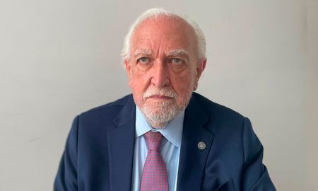 “Lo que necesitamos siempre es seguir fortaleciendo la democracia, para que esos años terribles no vuelvan nunca. La manera que no vuelvan es precisamente la democracia”, afirmó Gil Lavedra. “Lo que necesitamos siempre es seguir fortaleciendo la democracia, para que esos años terribles no vuelvan nunca. La manera que no vuelvan es precisamente la democracia”, afirmó Gil Lavedra.
