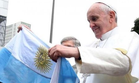 Jorge Bergoglio se mostró muy feliz por las consagraciones de Argentina e Italia. Jorge Bergoglio se mostró muy feliz por las consagraciones de Argentina e Italia.
