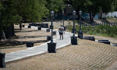 Hoy se espera una temperatura máxima de 32 grados. Hoy se espera una temperatura máxima de 32 grados.