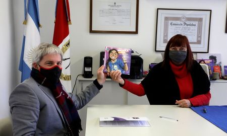 El Gobierno de Santa Fe, a través del Ministerio de Igualdad, Género y Diversidad, suscribió un acuerdo de colaboración recíproca con la Procuración General de la Corte Suprema de Justicia de Santa Fe para la implementación de la Ley Micaela. El Gobierno de Santa Fe, a través del Ministerio de Igualdad, Género y Diversidad, suscribió un acuerdo de colaboración recíproca con la Procuración General de la Corte Suprema de Justicia de Santa Fe para la implementación de la Ley Micaela.