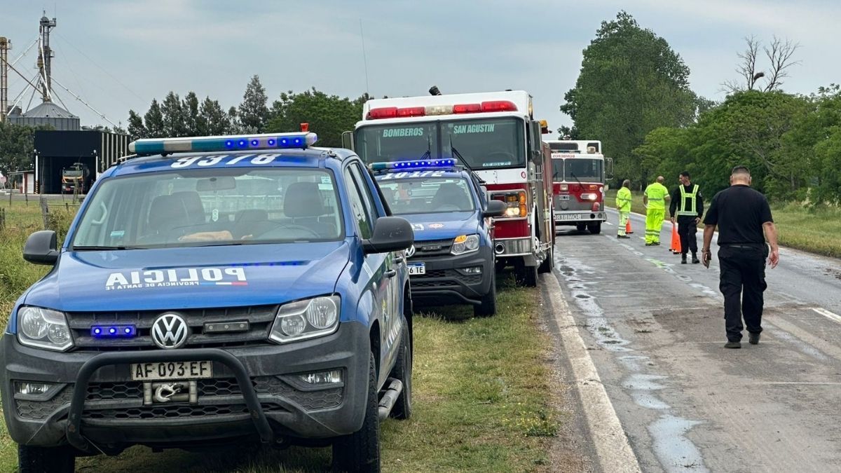 Policía y Bomberos de San Agustín, además del móvil de Corredores Viales y el 107 de Esperanza trabajaron en el lugar. Policía y Bomberos de San Agustín, además del móvil de Corredores Viales y el 107 de Esperanza trabajaron en el lugar.