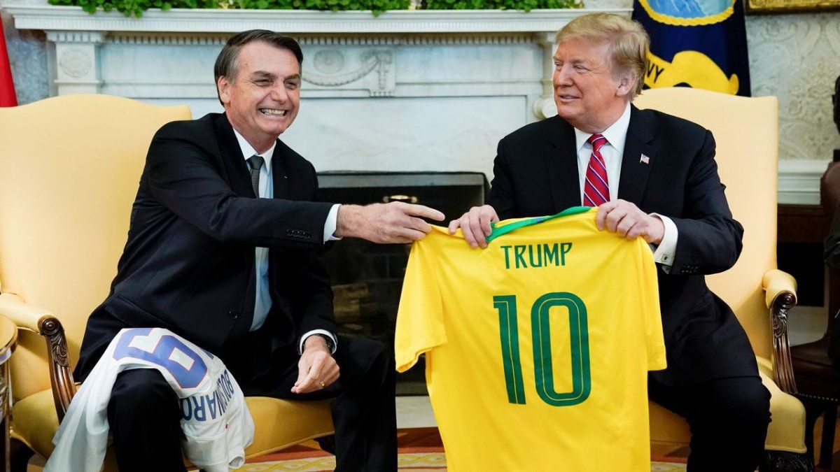 Trump le brind&oacute; su firme apoyo a Bolsonaro antes del balotaje en Brasil.