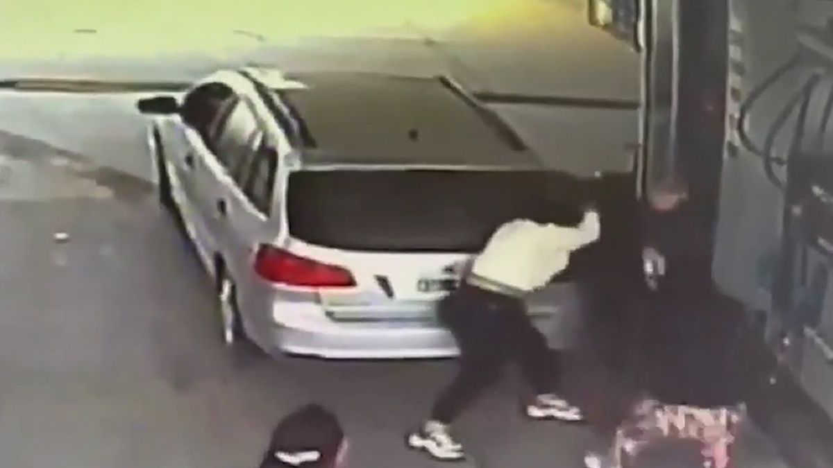 El video se viralizó en las últimas horas gracias a las cámaras de seguridad de la estación de servicio.&nbsp; 