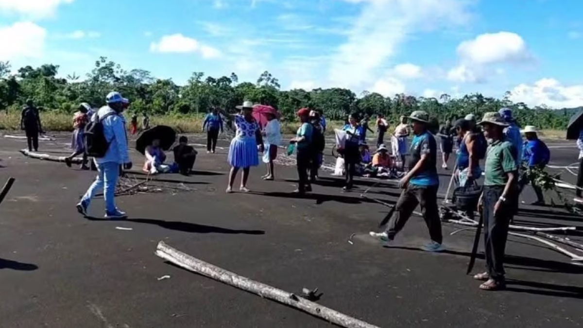 Seguidores de Evo Morales tomaron el aeropuerto de Chimoré, en el Trópico de Cochabamba. Seguidores de Evo Morales tomaron el aeropuerto de Chimoré, en el Trópico de Cochabamba.