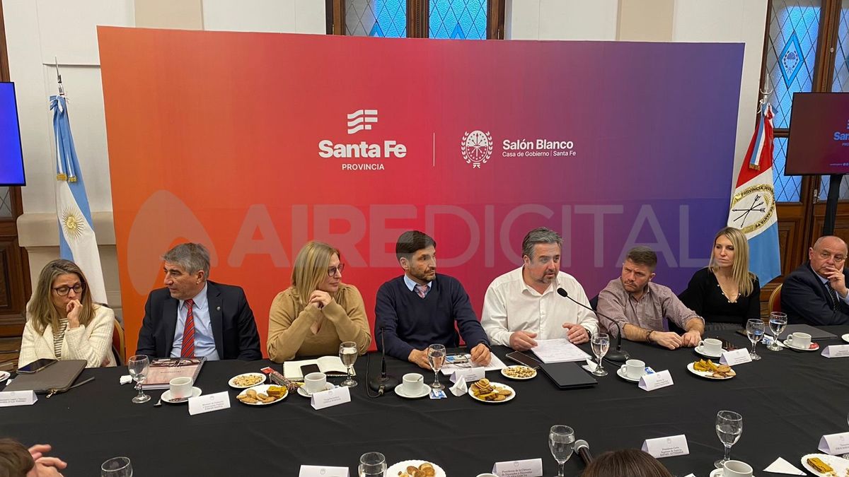 La Junta Provincial de Seguridad se reunió este miércoles en el Salón Blanco de Casa de Gobierno. La Junta Provincial de Seguridad se reunió este miércoles en el Salón Blanco de Casa de Gobierno.