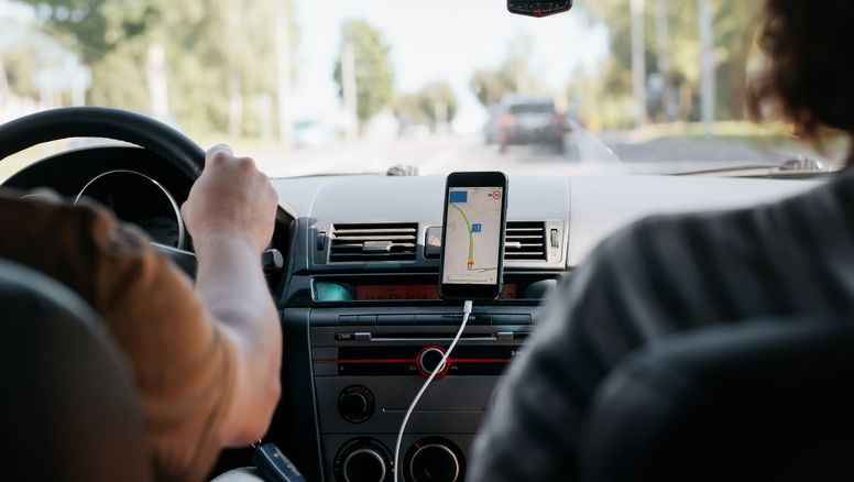 Aplicaciones de viajes: apuestan al registro de los choferes, vehículos y mayores controles 