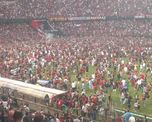 Los hinchas de Colón, festejando el ascenso a Primera División. Hasta el encuentro frente a Atlético Mineiro por Copa Sudamericana, fue el acontecimiento futbolístico más concurrido en la historia de la ciudad de Santa Fe. Los hinchas de Colón, festejando el ascenso a Primera División. Hasta el encuentro frente a Atlético Mineiro por Copa Sudamericana, fue el acontecimiento futbolístico más concurrido en la historia de la ciudad de Santa Fe.