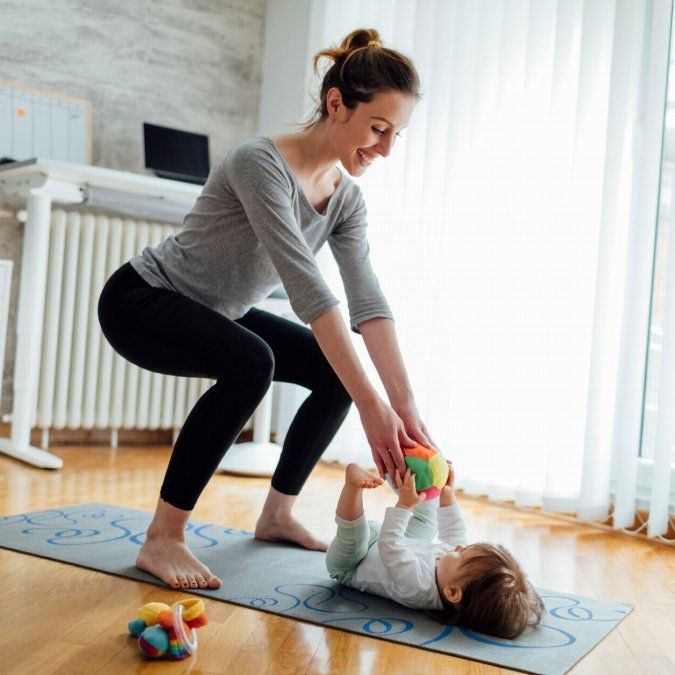 Entrena con tu bebé para recuperarte tras el parto con estos 10 ejercicios
