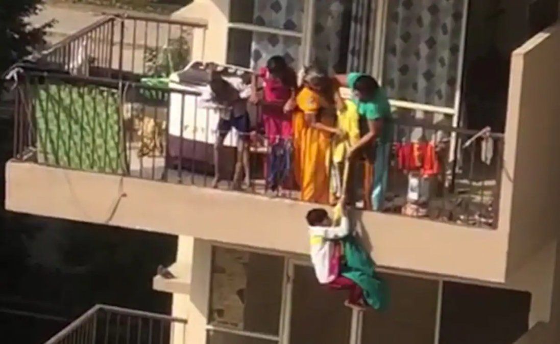 Video: se le voló ropa y