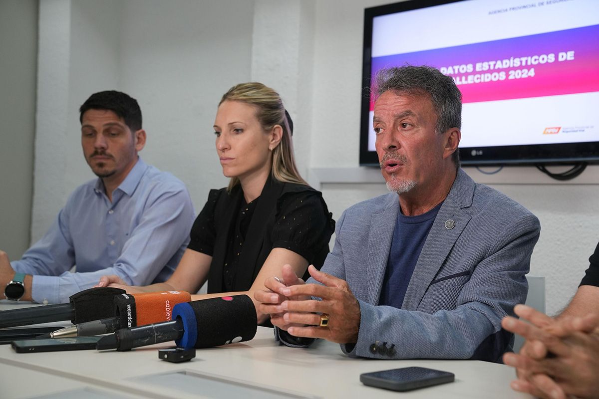 Carlos Torres y Virginia Coudannes durante la presentación del informe sobre seguridad vial en Santa Fe.