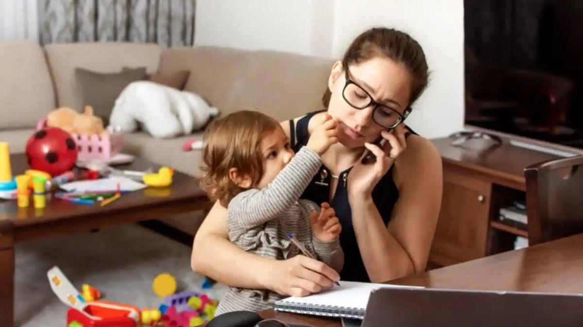 Día de la Madre: las mujeres destinan el doble de tiempo que los ...