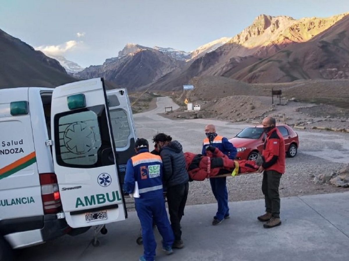 Un andinista canadiense sufrió graves heridas tras una caída en el cerro Aconcagua
