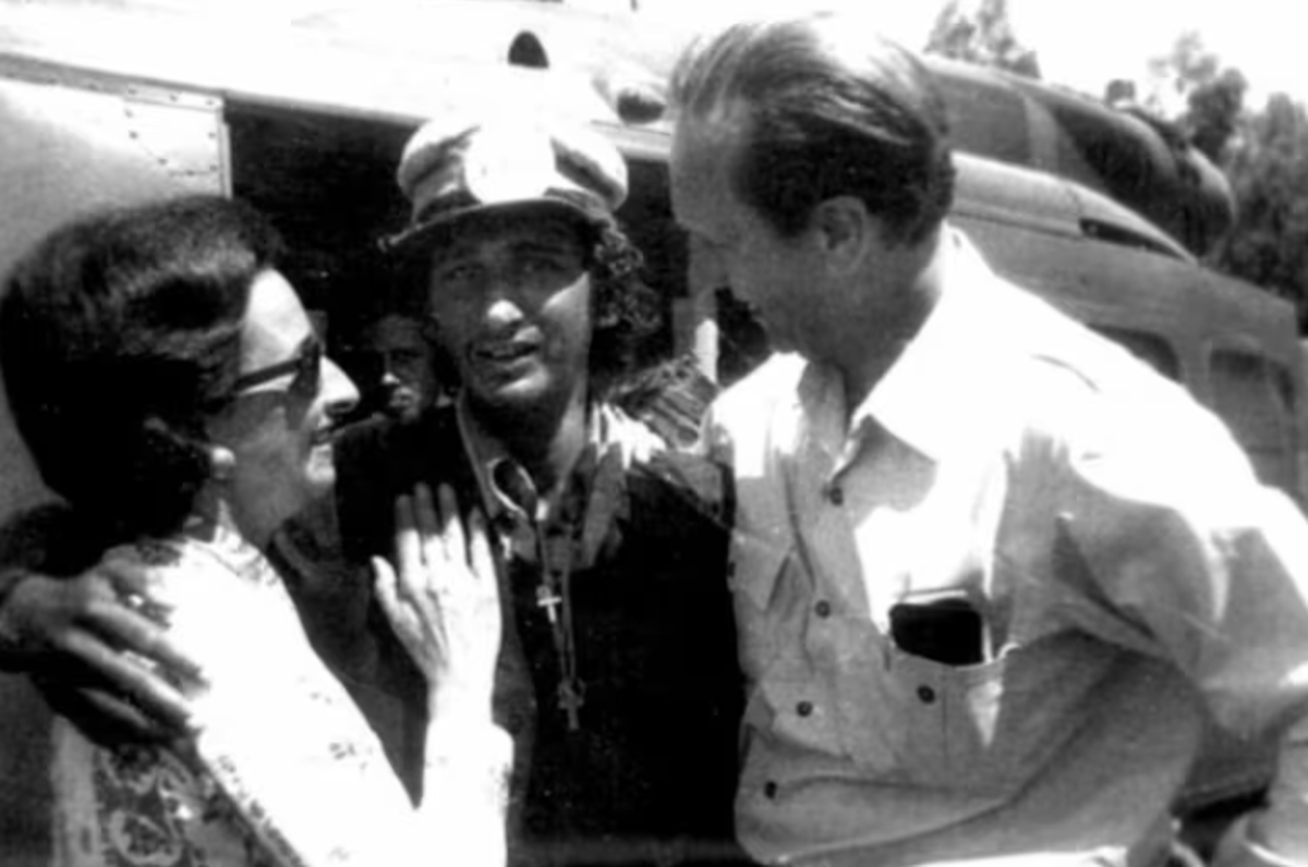 Gustavo Zerbino recién bajado del helicóptero después de haber pasado 72 días en la cordillera de los Andes. Gustavo Zerbino recién bajado del helicóptero después de haber pasado 72 días en la cordillera de los Andes.