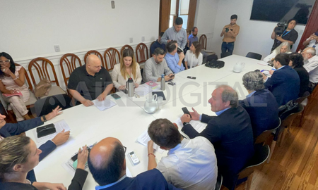 Este jueves se reunieron las comisiones de Asuntos Constitucionales y de Presupuesto de Diputados. Este jueves se reunieron las comisiones de Asuntos Constitucionales y de Presupuesto de Diputados.