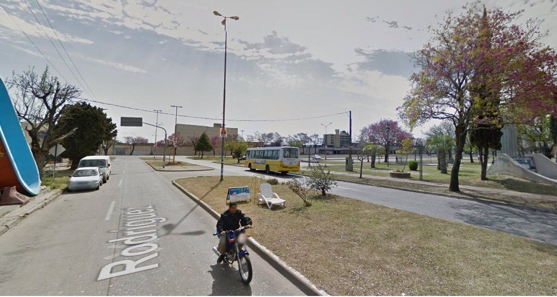 Atacó e hirió con un arma blanca a su expareja en plena calle