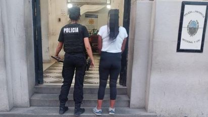 A dos cuadras de la Terminal de Ómnibus, detuvieron a una mujer que era buscada por robo desde hace ocho años