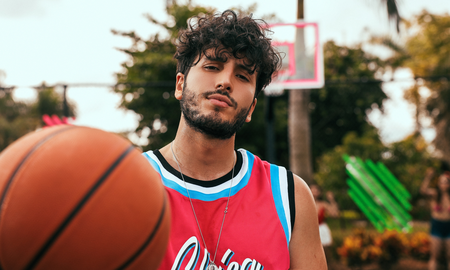 Sebastian Yatra, el cantante colombiano, señaló que vive con un miedo constante y que teme que algo le pase a sus seres queridos por el covid. Sebastian Yatra, el cantante colombiano, señaló que vive con un miedo constante y que teme que algo le pase a sus seres queridos por el covid.