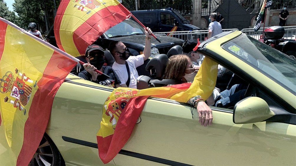 España notificó hoy 15.501 nuevos casos durante el fin de semana, 1.564 de ellos diagnosticados en las últimas 24 horas