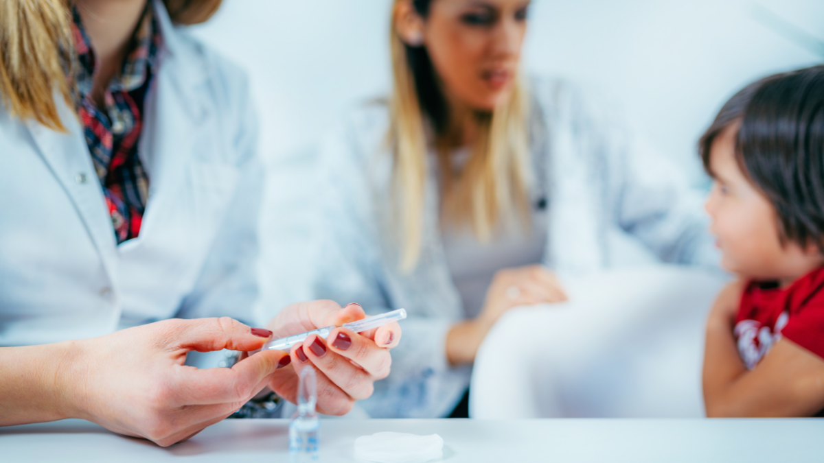 Los pediatras alertan sobre un brote de gripe entre los más chicos.