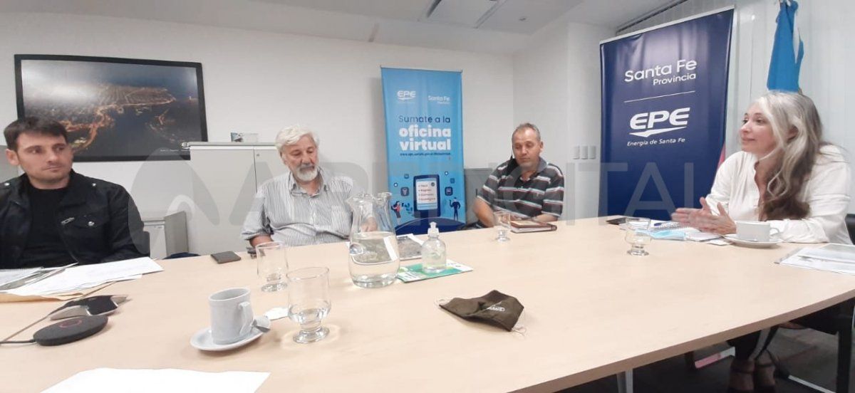 Funcionarios de la EPE y representantes de la cooperativa eléctrica se reunieron con las autoridades políticas de Cayastá y Helvecia para acordar medidas para mejorar el servicio eléctrico.