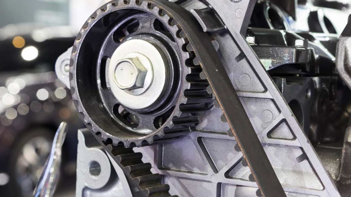 La correa de distribución sincroniza las partes más importantes del motor: cambiarla a tiempo evita daños costosos.