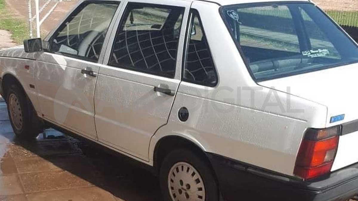 Auto robado frente al Jardín N° 75