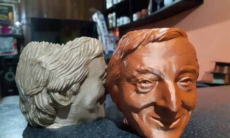 merchandising peronista: el excentrico mate con el rostro de nestor kirchner merchandising peronista: el excentrico mate con el rostro de nestor kirchner