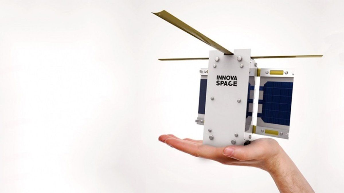 Los satélites PocketQube tienen un peso de 1 kilogramo y medidas aproximadas de 50mm x 50mm x 150mm.