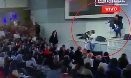 Rosario: un hombre irrumpió armado en el escenario durante el discurso de una pastora Rosario: un hombre irrumpió armado en el escenario durante el discurso de una pastora