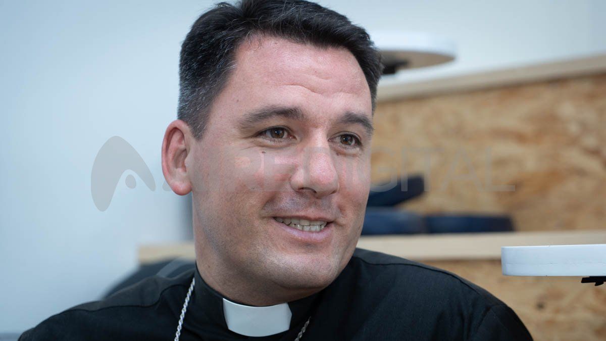 Matías recuerda cómo toda su familia se oponía a que ingresara al seminario, hasta que un día dijo basta y decidió dar el paso que cambió su vida para siempre. Matías recuerda cómo toda su familia se oponía a que ingresara al seminario, hasta que un día dijo basta y decidió dar el paso que cambió su vida para siempre.
