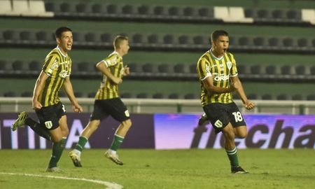 El Taladro remontó un 0-2 y se ubica como único escolta de Colón, a siete puntos de la punta del torneo. El Taladro remontó un 0-2 y se ubica como único escolta de Colón, a siete puntos de la punta del torneo.